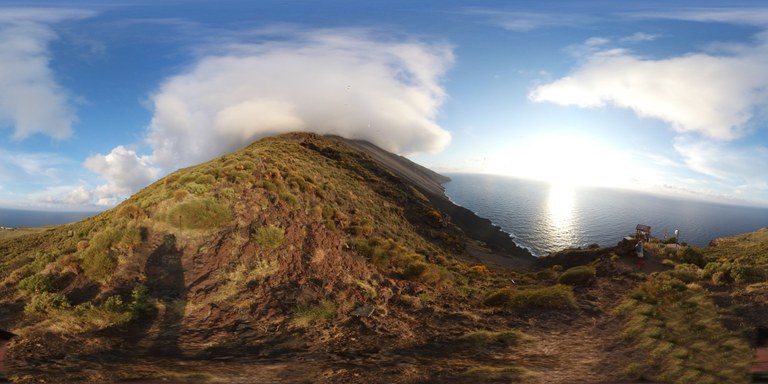 Sciara_del_Fuoco_Observatorio.jpg Sciara_del_Fuoco_Observatorio.jpg