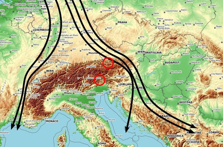 Karte mit den vorherrschenden Winden am 21.01.2022 über den Alpen. Die Wind strömen aus Norden und teilen sich vor den Alpen.