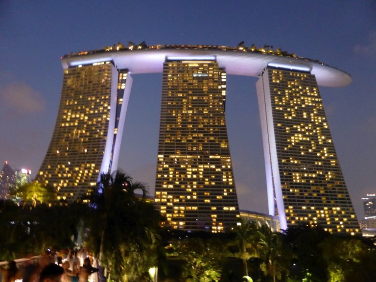 Singapur, Marina Bay Sands Hotel bei Nacht