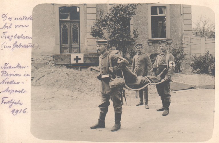 020-Trage im Einsatz.jpg 020-Trage im Einsatz.jpg