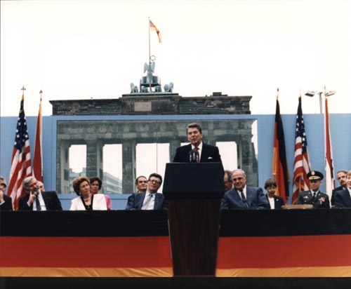 Reagan an der Berliner Mauer 12. Juni 1987