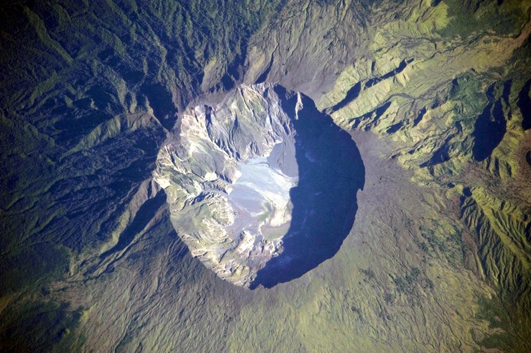 Mount_Tambora_Volcano,_Sumbawa_Island,_Indonesia.jpg