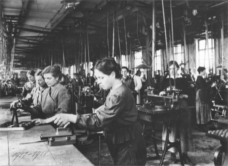 frauenarbeit-im-ersten-weltkrieg-900pix.jpg frauenarbeit-im-ersten-weltkrieg-900pix.jpg