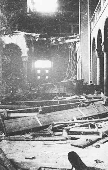 Die zerstörte Hauptsynagoge von Mannheim in F2, 13, Mitte November 1938