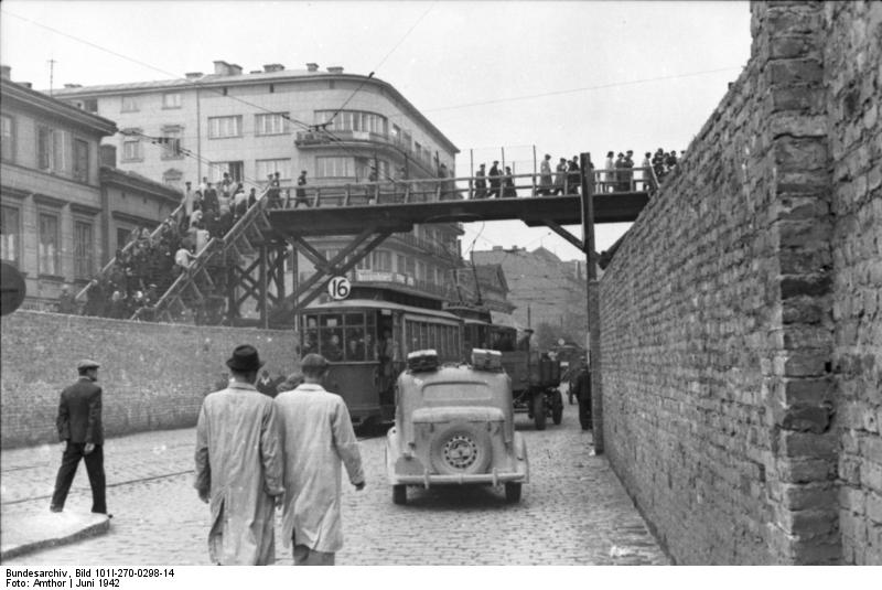Bundesarchiv_Bild_101I-270-0298-14,_Polen,_Ghetto_Warschau,_Brücke.jpg