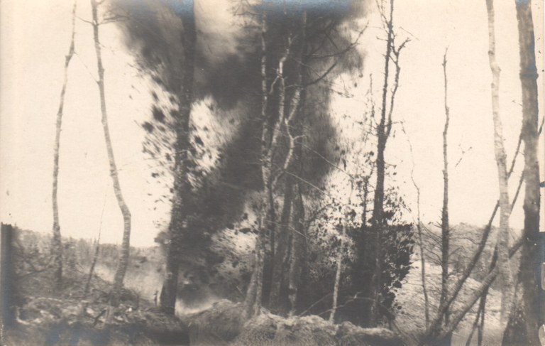 034-Einschlag einer schweren frz. Mine auf Höhe 322, 12.11.1916.jpg