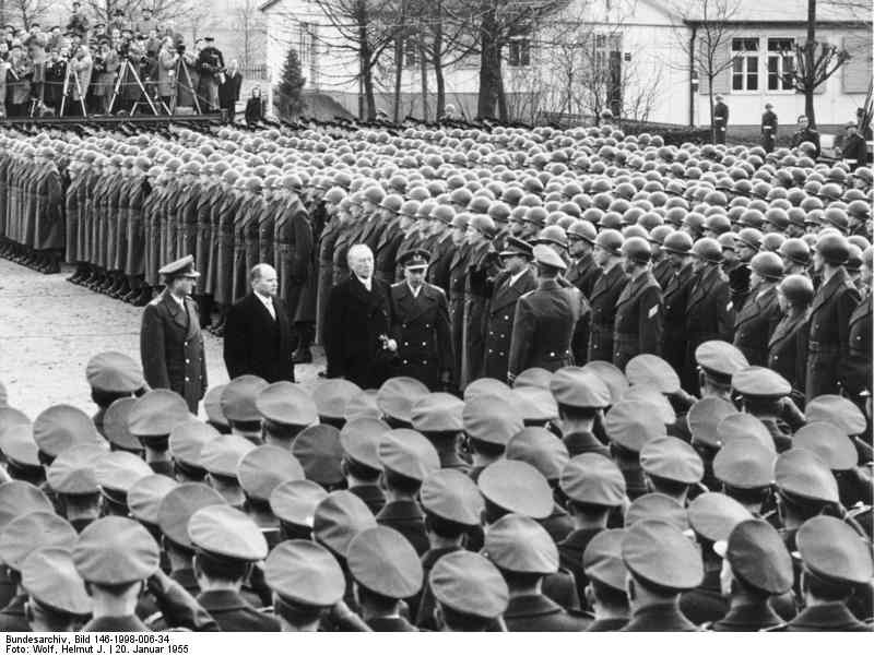 Andernach, 20. Januar 1956: Bundeskanzler besucht erstmals die Bundeswehr.