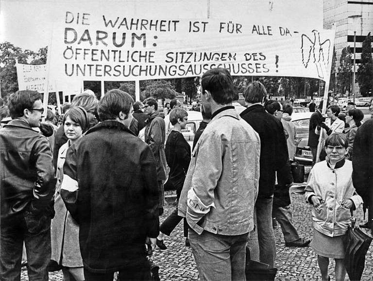 Ludwig_Binder_Haus_der_Geschichte_Studentenrevolte_1968_2001_03_0275.0260_(17059966886).jpg Ludwig_Binder_Haus_der_Geschichte_Studentenrevolte_1968_2001_03_0275.0260_(17059966886).jpg