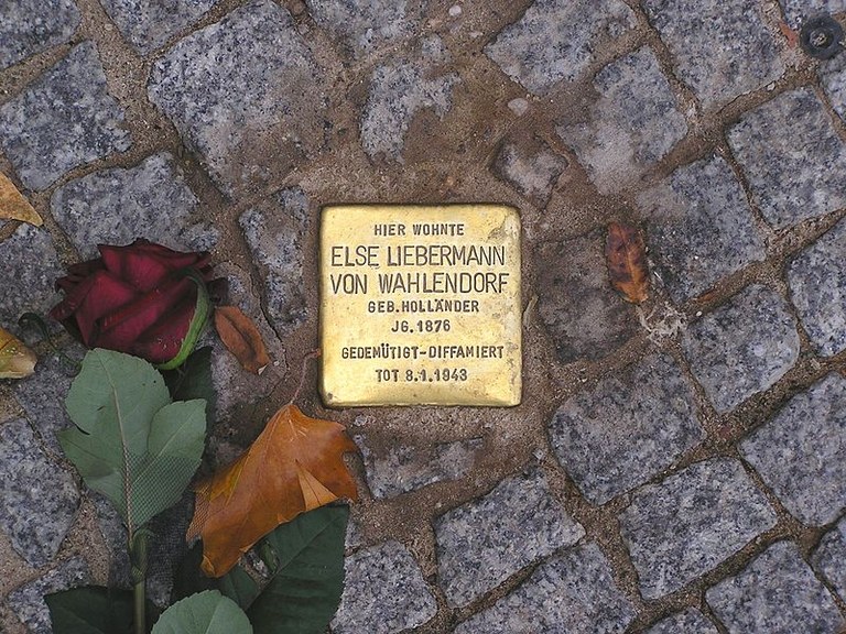 Stolperstein_Else_Liebermann_von_Wahlendorf_Berlin_Budapester_Strasse.jpg Stolperstein_Else_Liebermann_von_Wahlendorf_Berlin_Budapester_Strasse.jpg