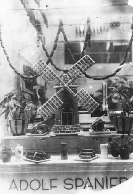 Schaufenster der Metzgerei Adolf Spanier, 1932