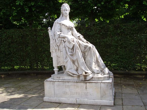 Sophie von Hannover, Denkmal im Garten von Schloss Herrenhausen
