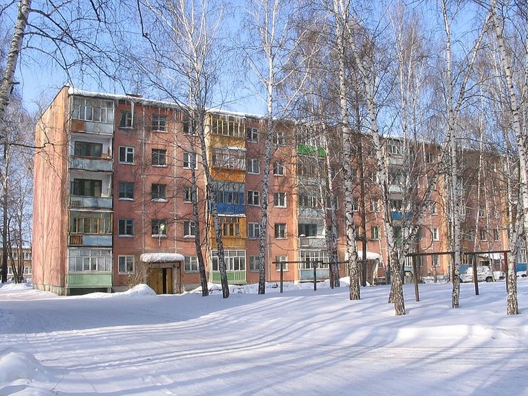 800px-Panel_Khrushchev_house_in_Tomsk.jpg