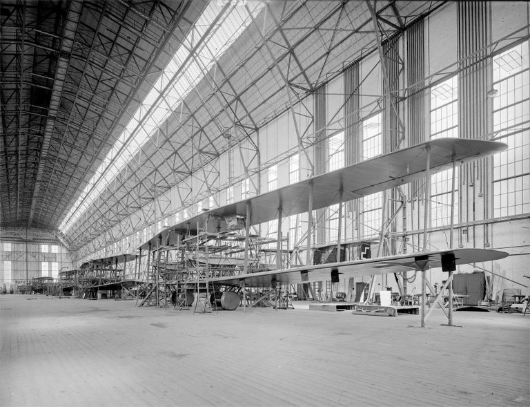 r-flugzeug-im-bau-900pix.jpg r-flugzeug-im-bau-900pix.jpg