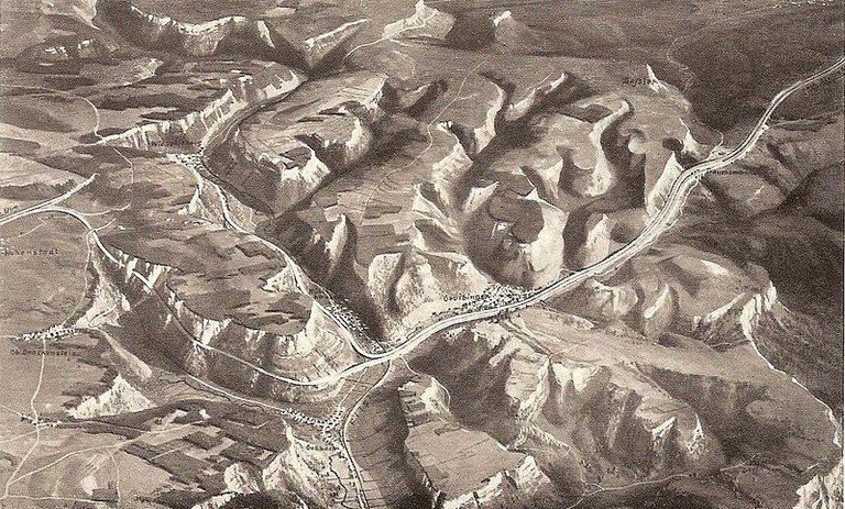 800px-Reliefpanorama_Schwaebische_Alb_+_Reichsautobahn.jpg