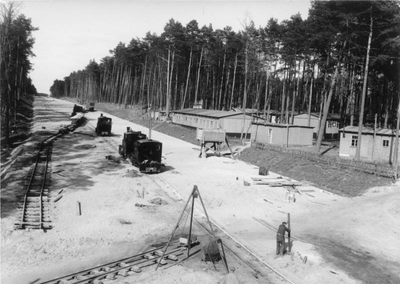 Bundesarchiv_B_145_Bild-020683,_Reichsautobahnbau_bei_Berlin.jpg