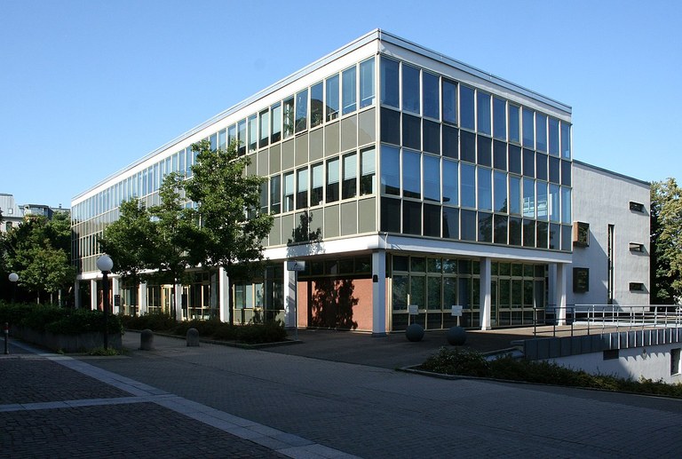 b3.jpg b3.jpg