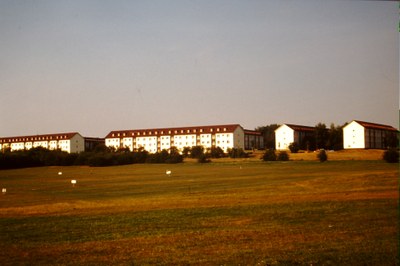 Pattonville, Blick über das Feld auf die Wohngebäude, August 1990