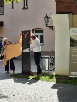 Einweihung des Schubart-Pfades und Enthüllung der ersten Stele am Schlossplatz in Geislingen /Steige am 25.09.2022 durch OB Frank Dehmer