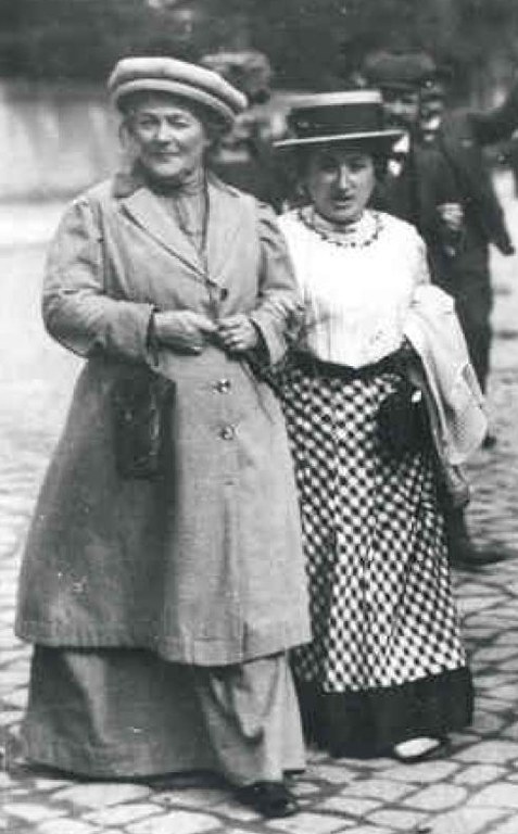 b10.jpg b10.jpg