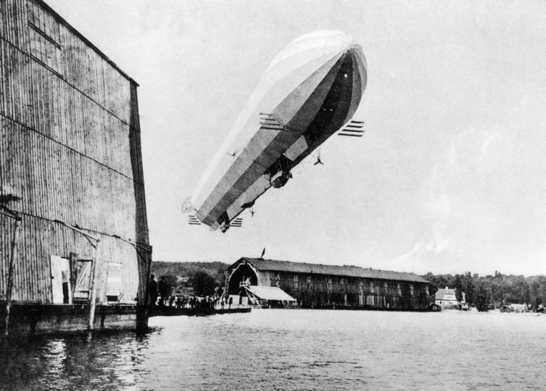 b8 - Zeppelinflug LMZ020568.jpg