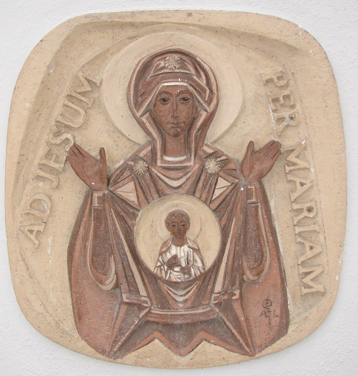 B8 - Marienverehrung an Hauswand.jpg