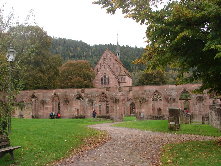 B 21 Kreuzgang mit Marienkapelle.JPG