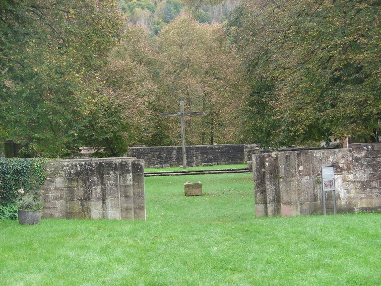 B 29 Durchsicht vom Paradies in die Basilika.JPG