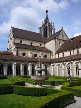 Klosterkirche und Klostergarten 