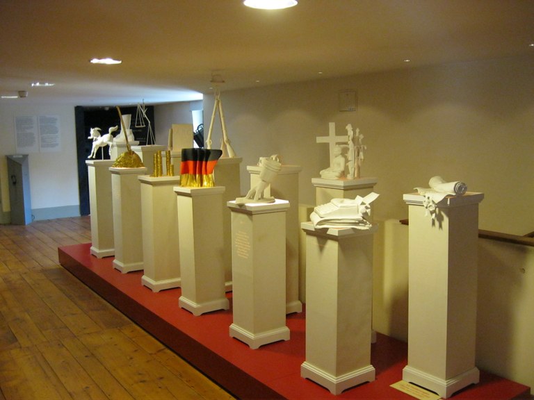 b10.jpg b10.jpg