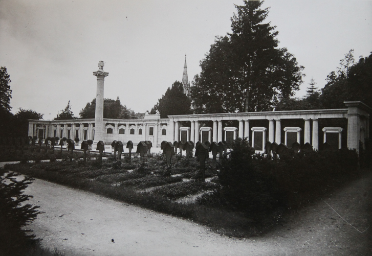 B1 Kriegerdenkmal im Friedhof Unter den Linden Reutlingen (um 1930).png
