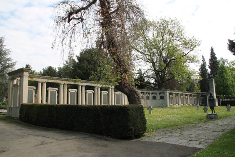 B17 Kriegerdenkmal Unter den Linden.jpg