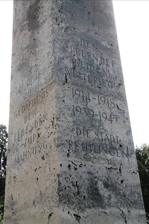 B23 Friedhof Unter den Linden - Inschriften Obelisk.jpg
