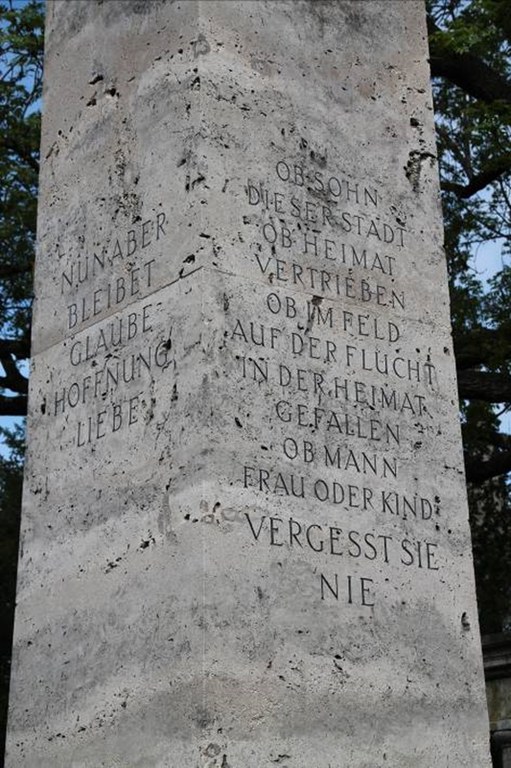 B24 Friedhof Unter den Linden - Inschriften Obelisk.jpg