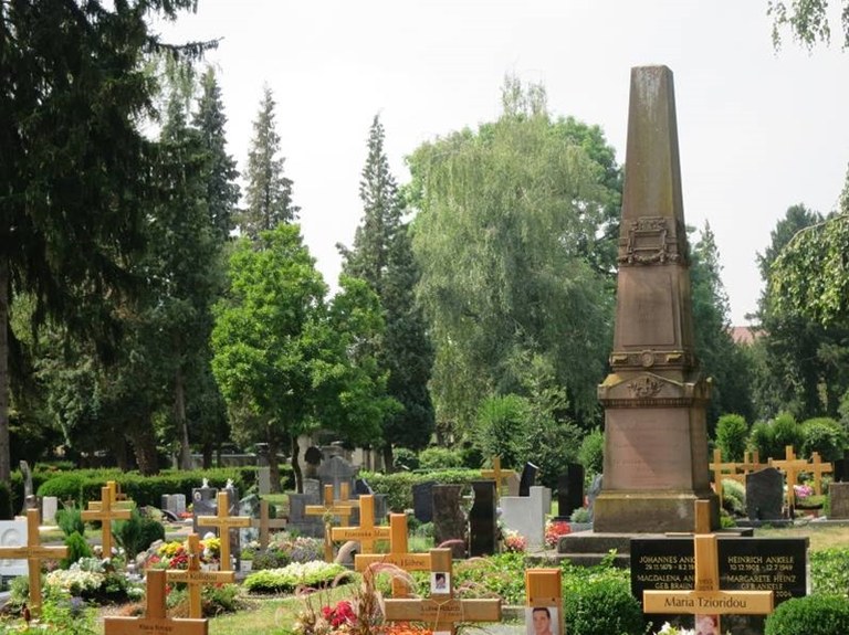 B28 Friedhof Unter den Linden - Denkmal zum Krieg 1870-71.jpg