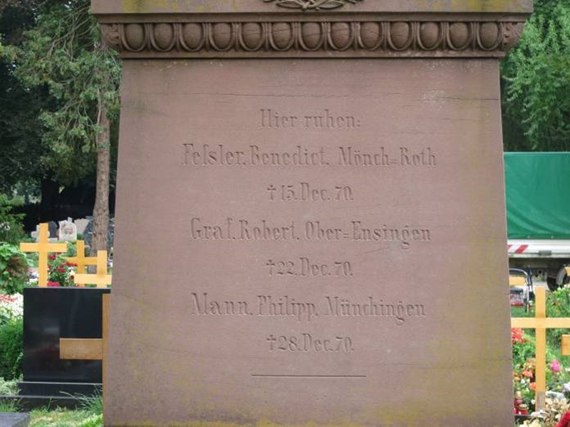 B31 Frie dhof Unter den Linden - Denkmal zum Krieg 1870-71 Detail Obelisk.jpg