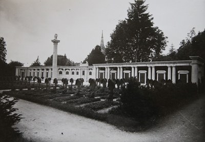 mini_B1 Kriegerdenkmal im Friedhof Unter den Linden Reutlingen (um 1930).jpg