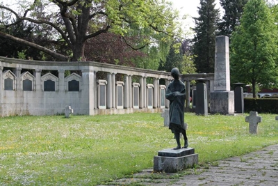 mini_B21 Friedhof Unter den Linden - neue Elemente nach 1945.jpg