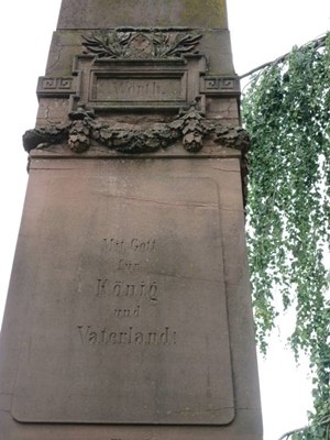 mini_B34 Friedhof Unter den Linden - Denkmal zum Krieg 1870-71 Detail Obelisk.jpg