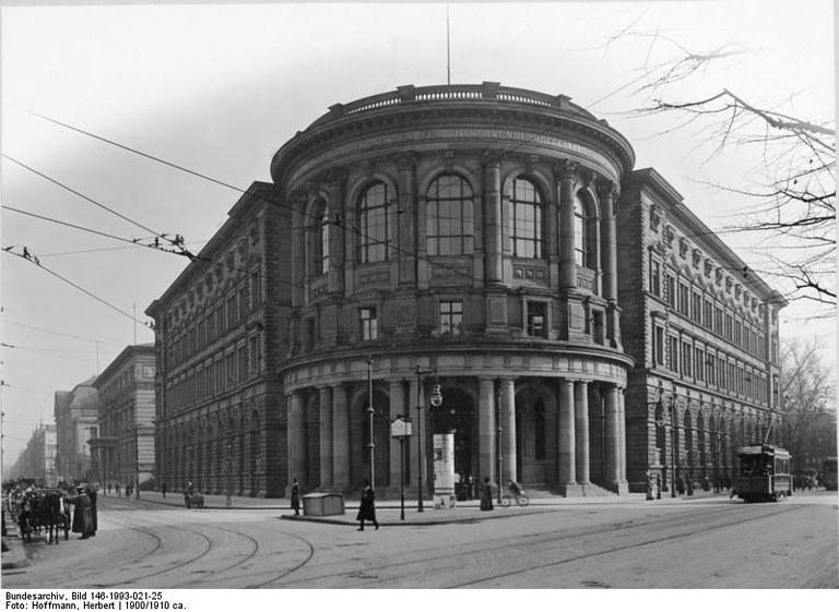 B 11 Bundesarchiv_Bild_146-1993-021-25,_Berlin,_Völkerkunde-Museum.jpg