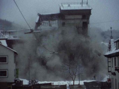 Sprengung des Fabrikhochhauses von EMCE in Tailfingen am 15.01.1983
