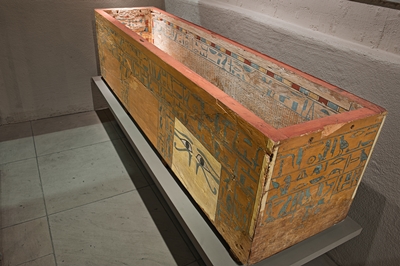 Der Sarg des Idi im Museum der Universität Tübingen MUT 