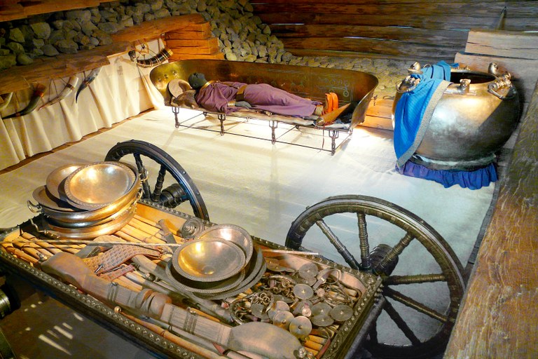 Das Bild zeigt die Grabkammer des Keltenfürsten von Hochdorf