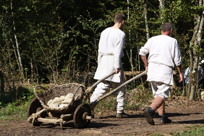 Arbeiter auf der Klosterbaustelle