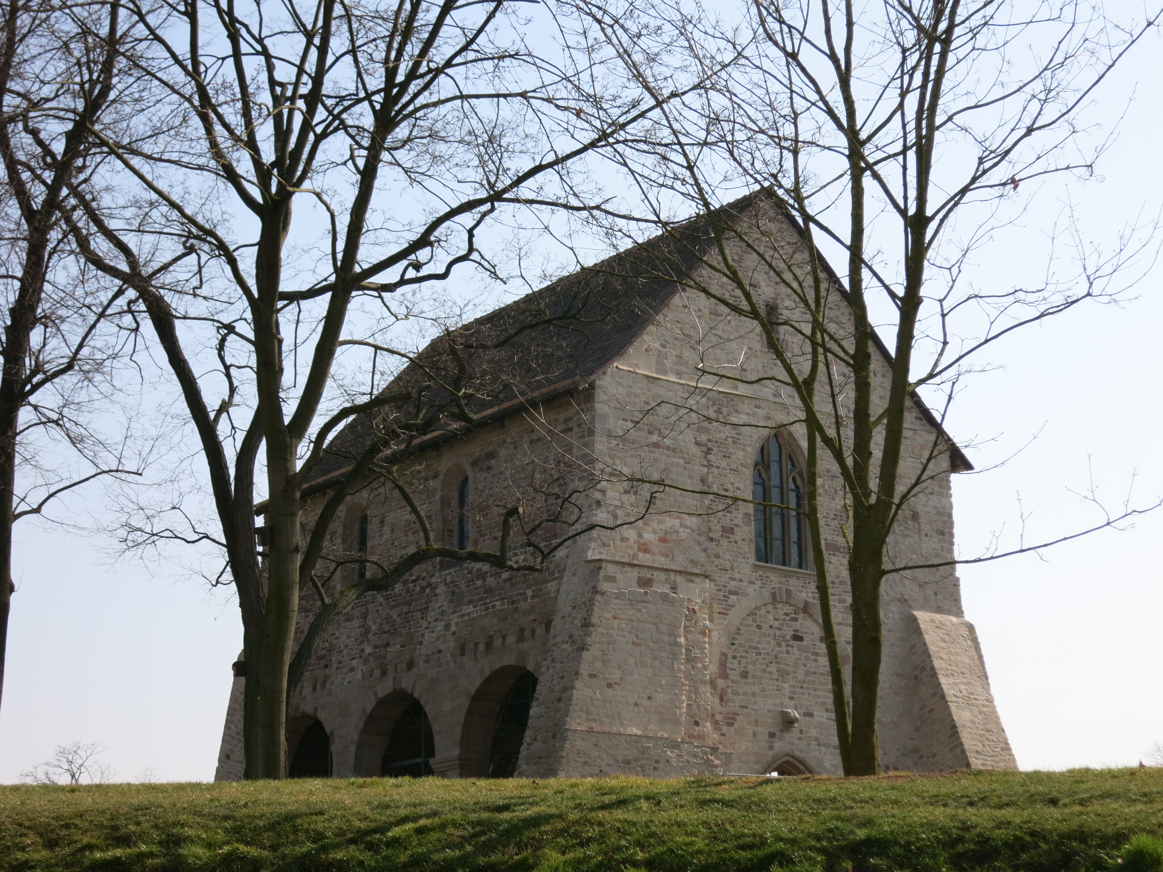 B33_Kirchenrest_Kloster_Lorsch.jpg