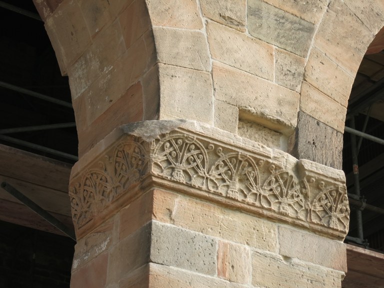 mini_B9_Romanisches_ Gesims-Kirchenrest.jpg