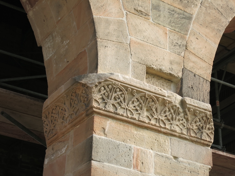 mini_B9_Romanisches_ Gesims-Kirchenrest.jpg