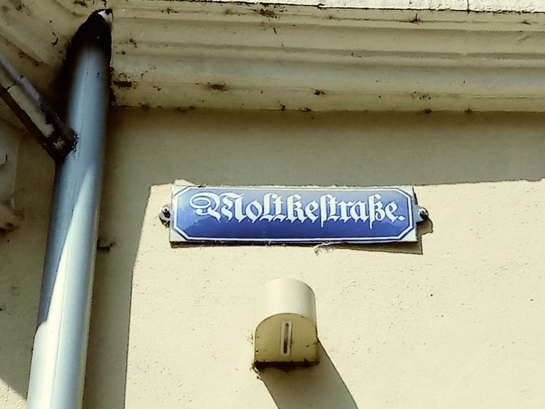 b10.jpg b10.jpg