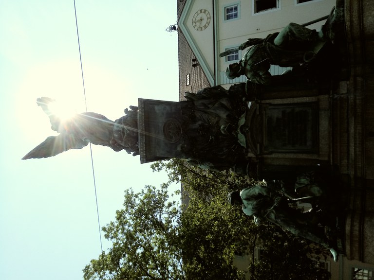 b3.jpg b3.jpg