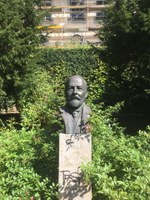 Büste von Kilian von Steiner im Rosengarten des Schlosses Großlaupheim