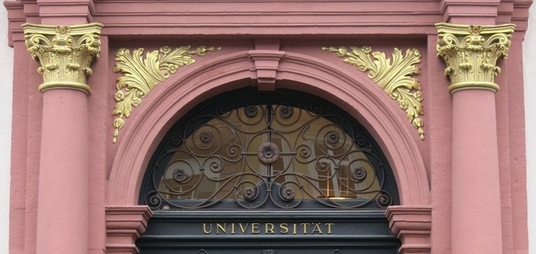 B1_ Portal Alte Uni.jpg